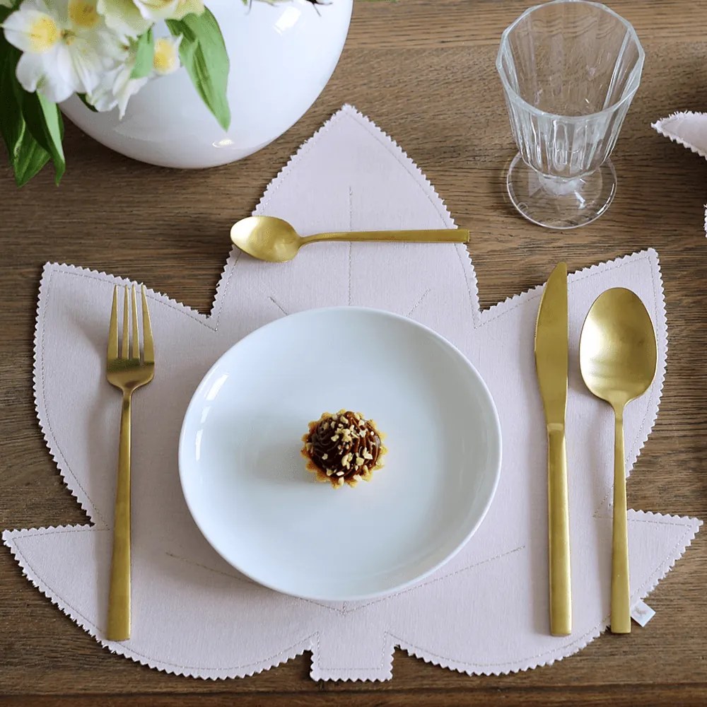 Ľanové prestieranie javorový list púdrová ružová so zlatom 37x37cm