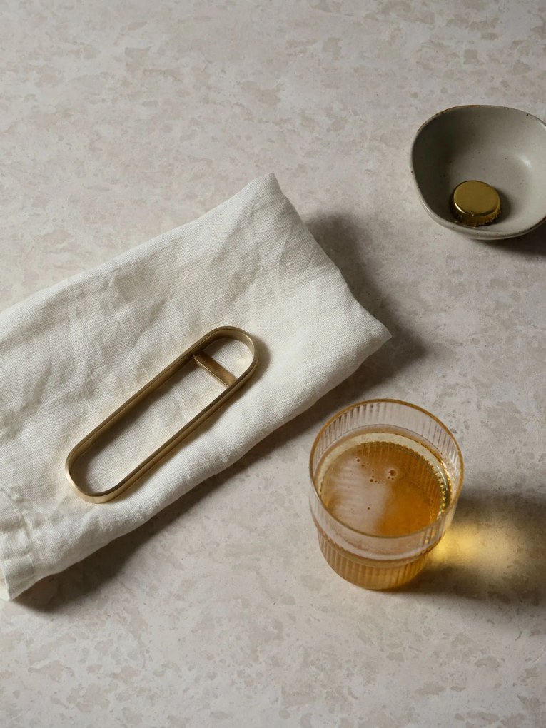 ferm LIVING Otvárač na fľaše FEIN 12,5 cm, mosadz