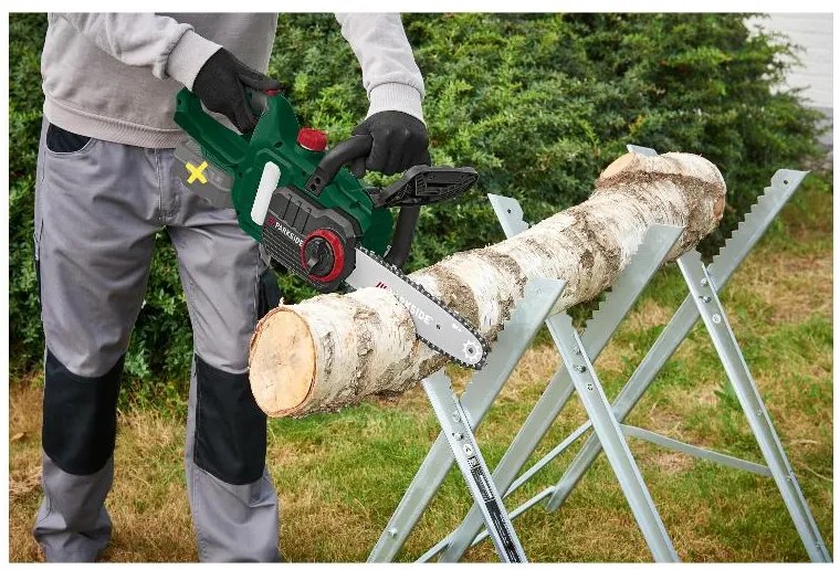 Parkside® Aku reťazová píla Paks 20-Li E5 + Akumulátor 20 V/4 Ah PAP 20 B3 + Nabíjačka akumulátora 20 V/4,5 A PLG 20 C3 (800010630)