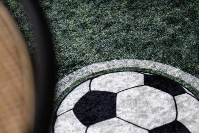 Detský koberec protišmykový BAMBINO 2138 Futbalové ihrisko,  zelený