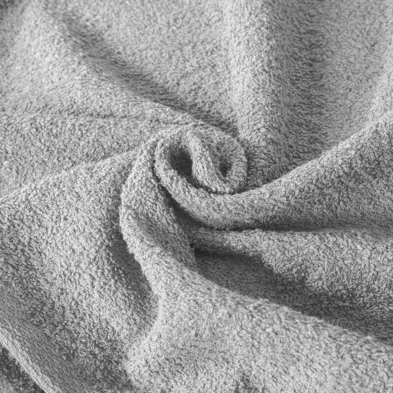 Klasický strieborný bavlnený uterák TIANA1 Rozmer: 70 x 140 cm