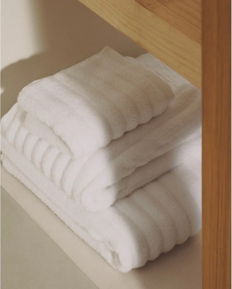 Biela froté bavlnená osuška 70x140 cm Navira – Kave Home