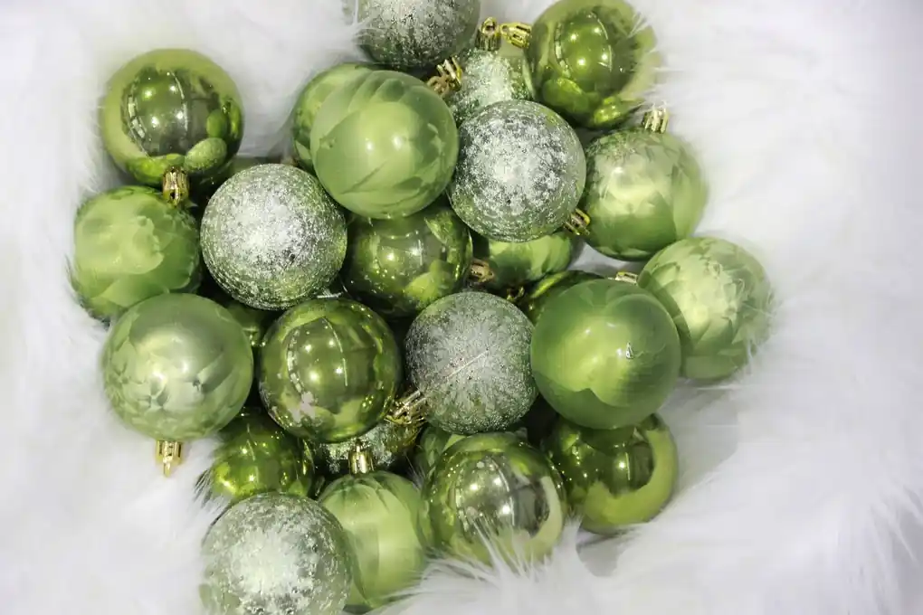 Olivovo zelené plastové vianočné gule 6cm 30ks | BIANO