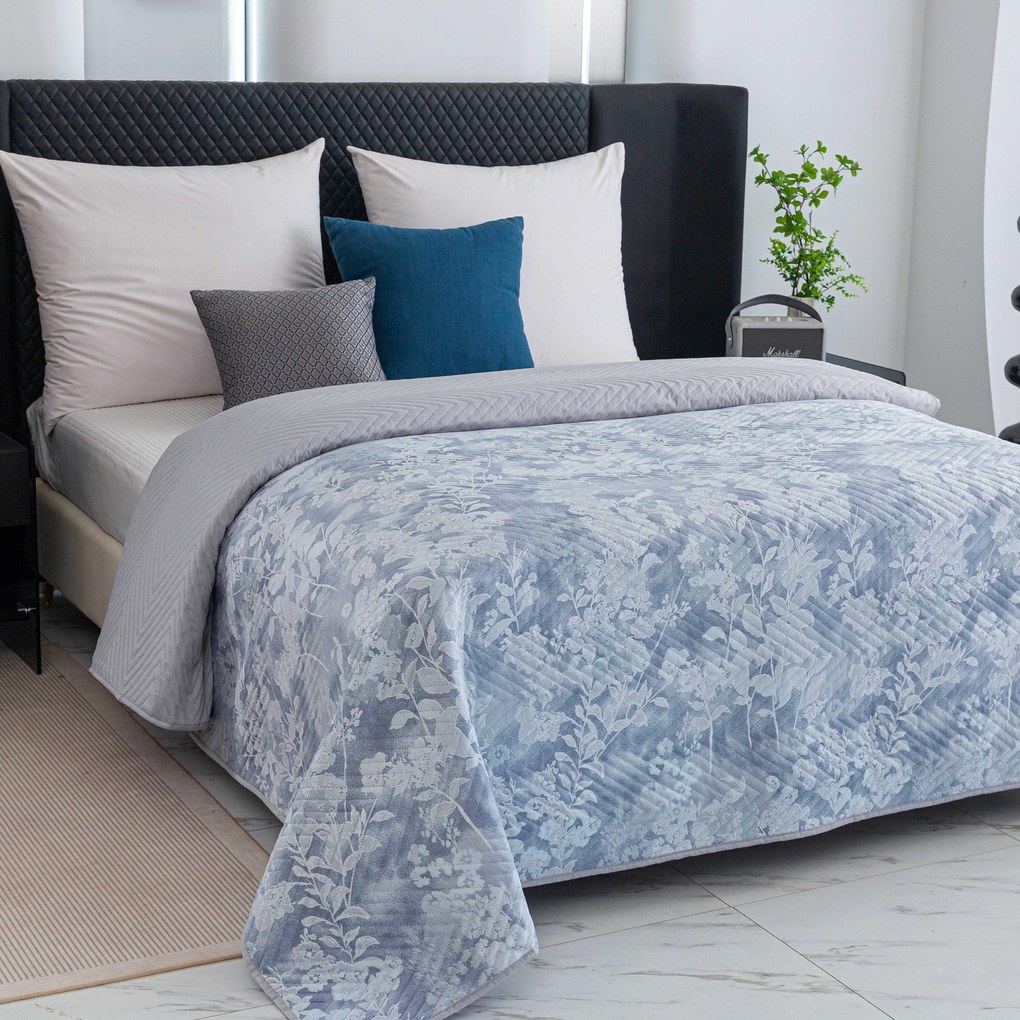 Prehoz na posteľ FLOWERS modrý / sivý Rozmer: 200 x 220 cm