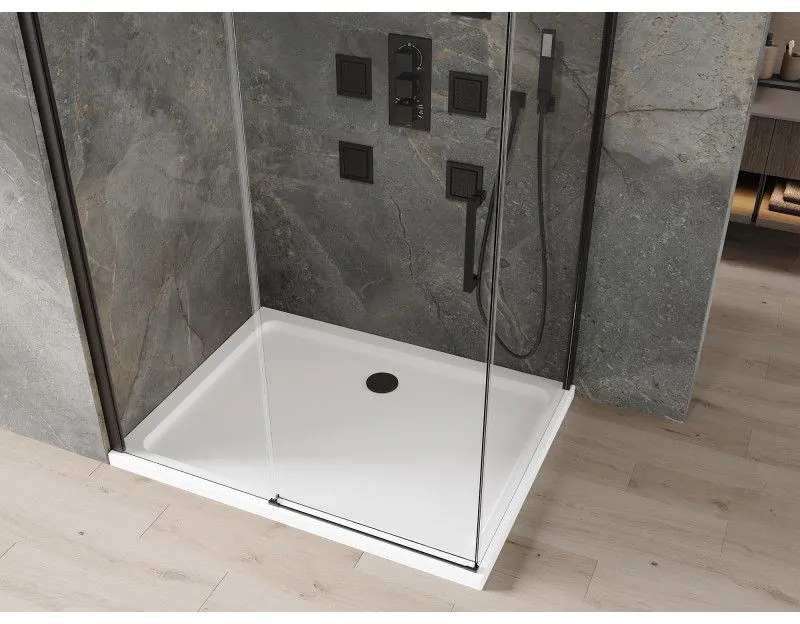 Mexen Omega, sprchovací kút s posuvnými dverami 130 (dvere) x 90 (stena) cm, 8mm číre sklo, čierny profil + slim sprchová vanička biela s čiernym sifónom, 825-130-090-70-00-4010B