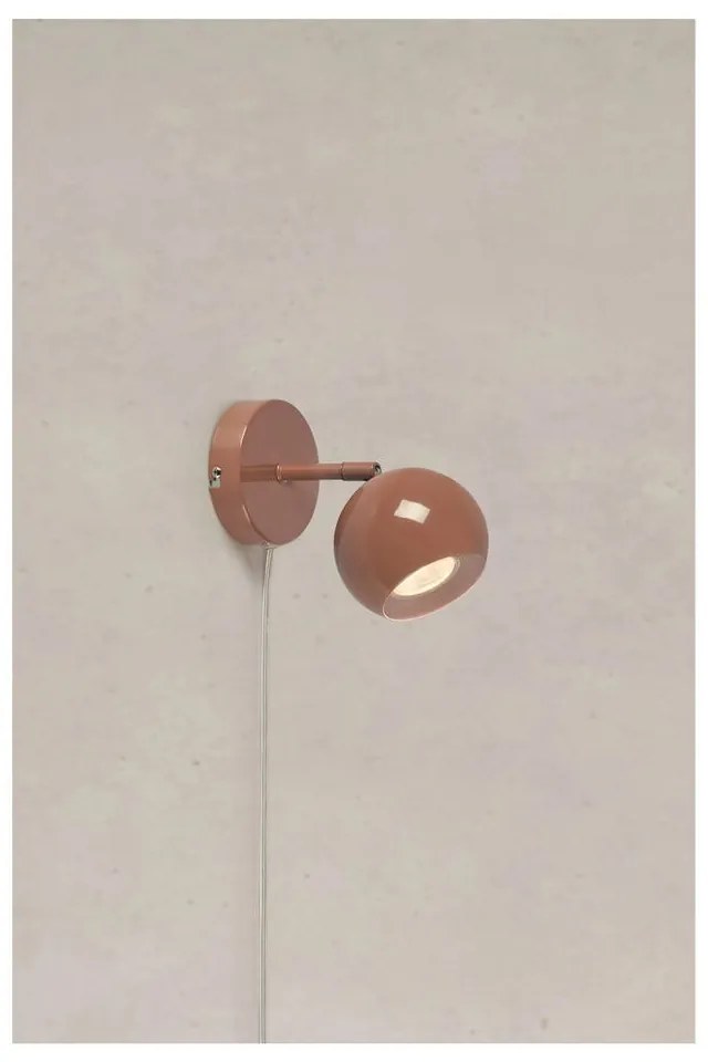 Hnedé nástenné svietidlo do zásuvky Pop – Markslöjd