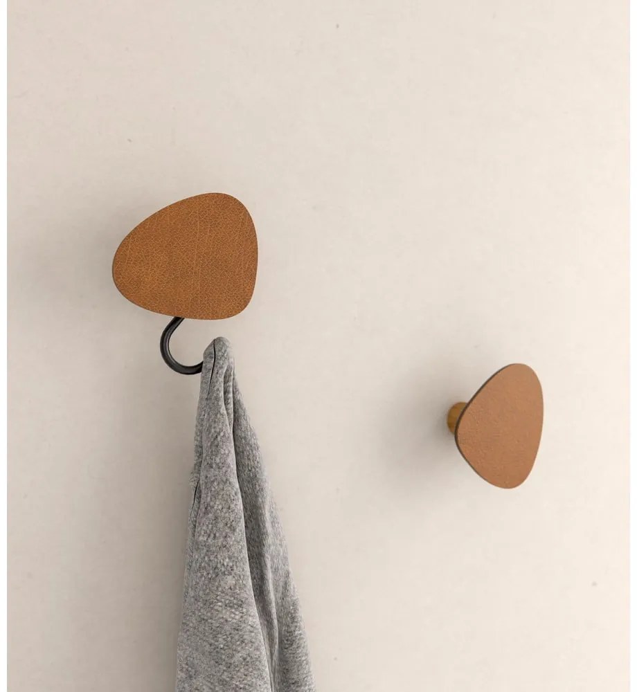 Koňakovohnedý nástenný oceľový háčik Dot L Bull – LIND DNA