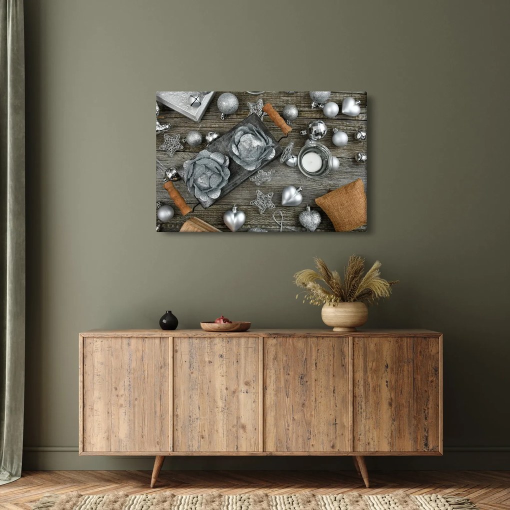 Obraz - strieborné vianočné dekorácie (90x60 cm)
