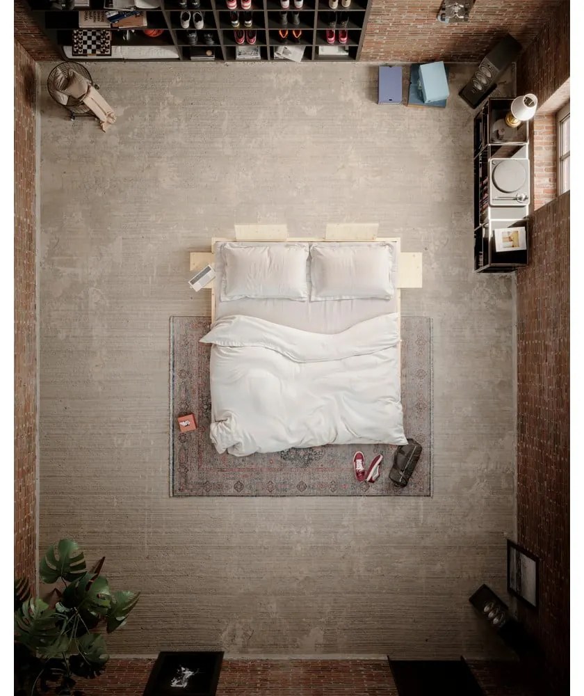 Hnedá dvojlôžková posteľ z borovicového dreva s roštom 180x200 cm Social – Karup Design