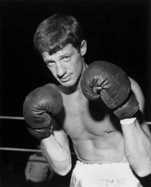 Fotografia Jean Paul Belmondo on Set of Film Magnet of Doom