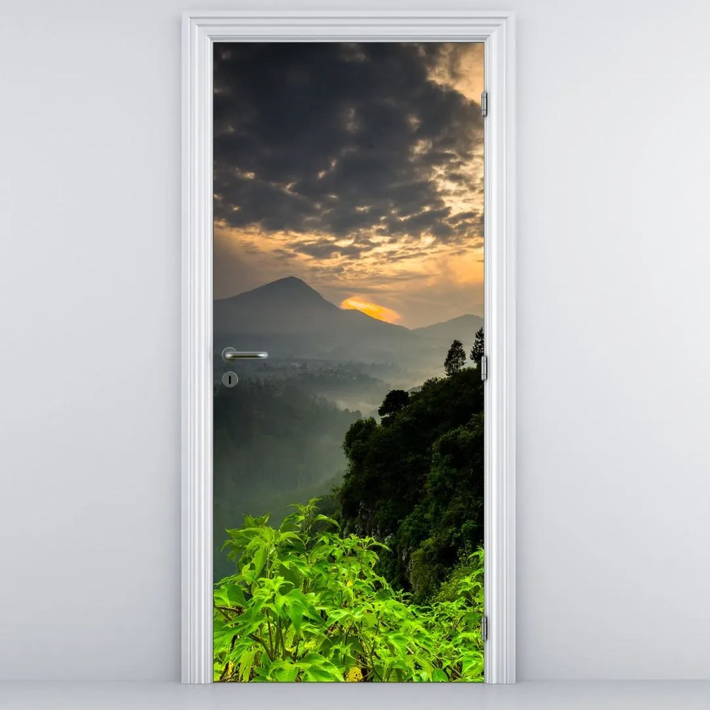 Fototapeta na dvere - Zelená horská krajina (95x205cm)