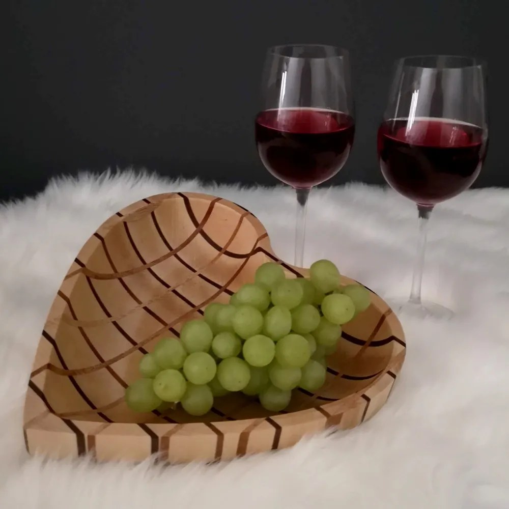 AMADEA Drevená miska s mozaikou v tvare srdca, masívne drevo, 3 druhy drevín, 25x25x4,5 cm