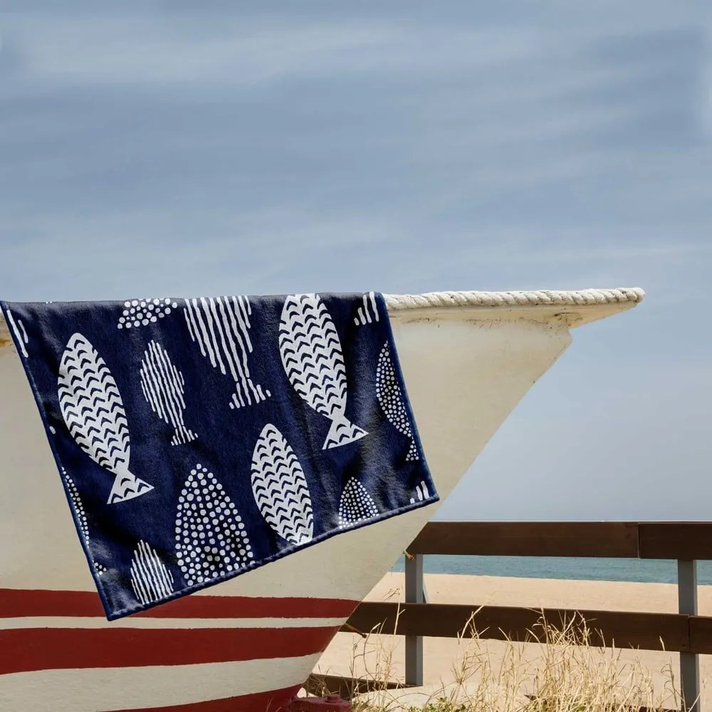 Tmavomodrá plážová osuška 90x180 cm Fish - DecoKing