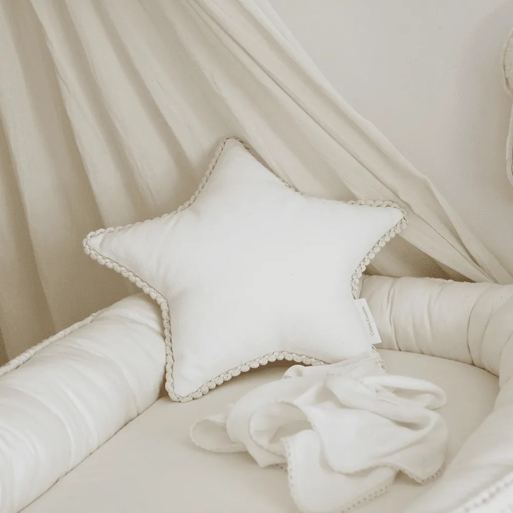 Mini Boho vankúš hviezda s bublinkami vanilka 38 cm