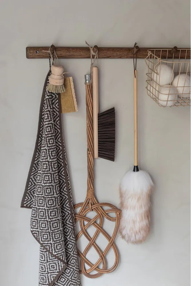 Hnedý nástenný vešiak z dubového dreva 72 cm Roots – Mette Ditmer Denmark