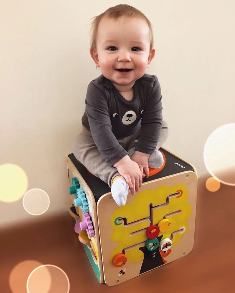 Drevená didaktická kocka s motorickým labyrintom