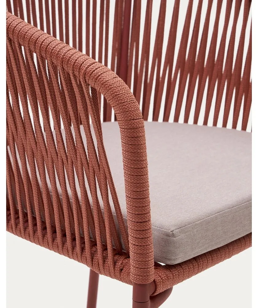 Terakotová kovová/polstrovaná záhradná stolička Yanet – Kave Home