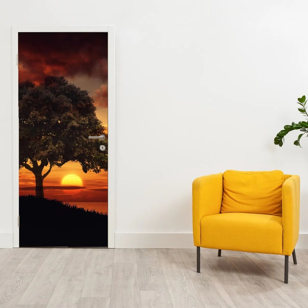 Fototapeta na dvere - Strom so západom slnka (95x205cm)