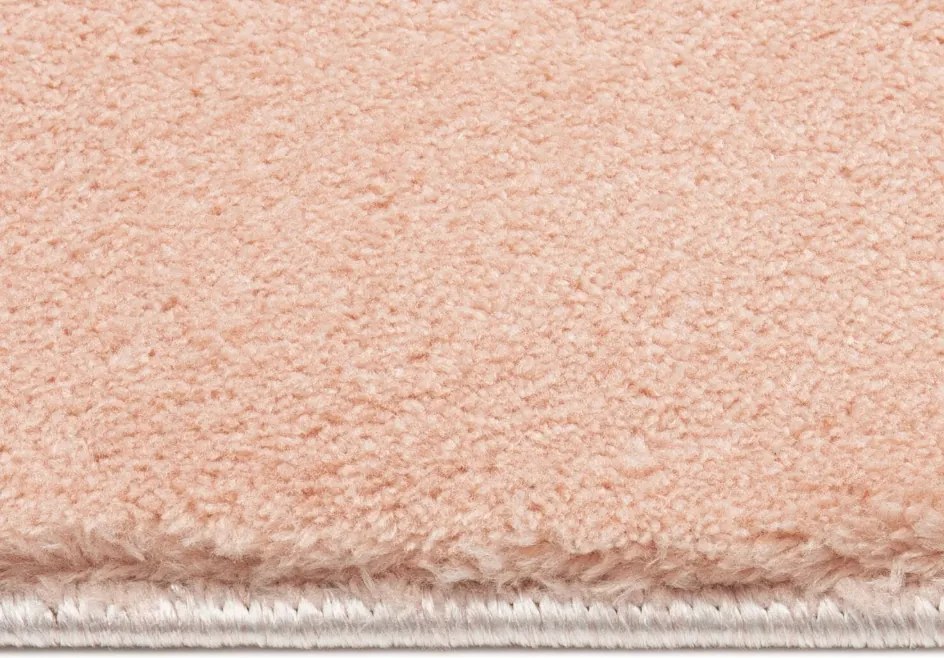 TA Koberec 4002 LOSOSIE OBJATIE Rozmer: 160x220 cm