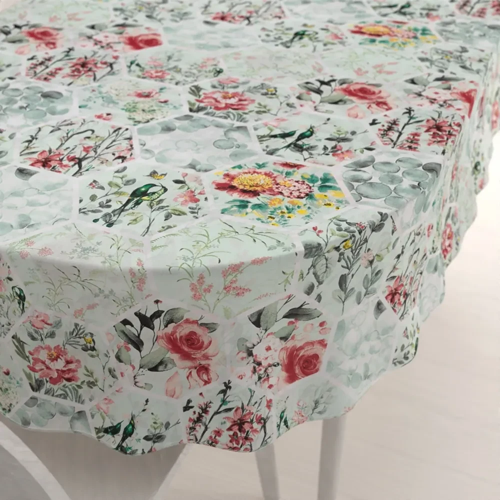Biante Bavlnený oválny obrus Sandra SA-415 Kvety na mintovom hexagóne 120x180 cm