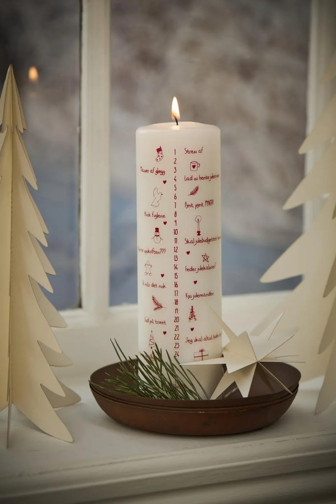 IB Laursen Biela adventná sviečka s číslami a vianočnými motívmi