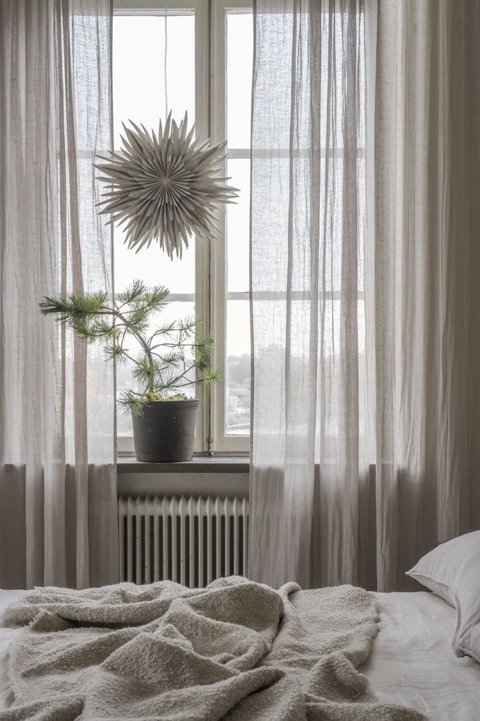 Watt & Veke Závesná svietiaca hviezda Maja Greige 50 cm