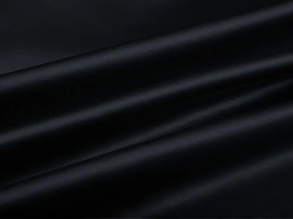 Biante Saténový záves LUX-026 Čierny 140x210 cm