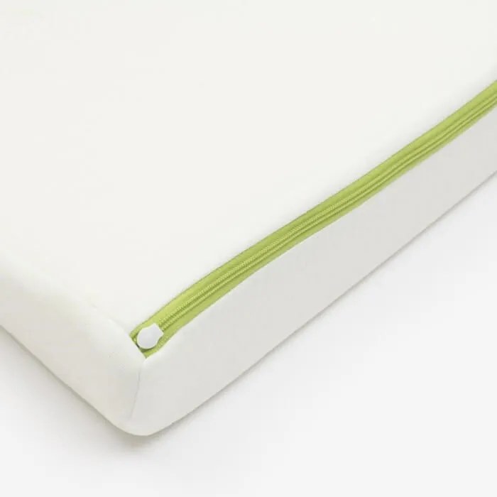 Dojčenský vankúš - klin STANDARD 38x30x7 cm Aloe vera