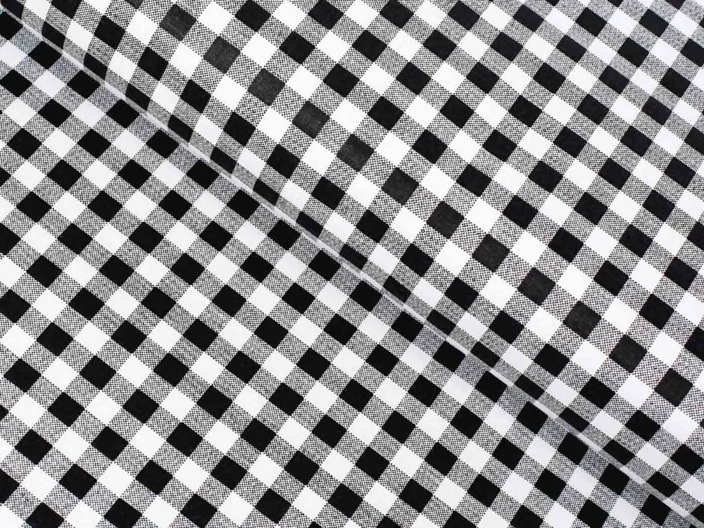 Biante Bavlnený štvorcový obrus Sandra SA-060 Čierno-biele kocky 70x70 cm