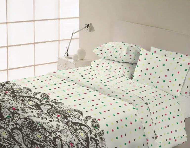 DomTextilu Krémové bavlnené posteľné obliečky s guličkami a abstraktným motívom 3 časti: 1ks 200x220 + 2ks 70 cmx80 krémová 70 x 80 cm 38976-175722