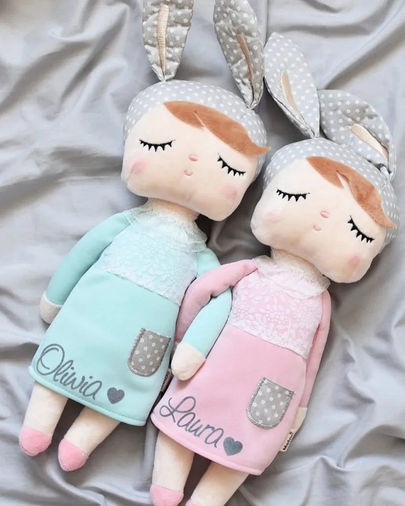 Spiaca bábika Angela ružová s menom Čelenka 42 cm