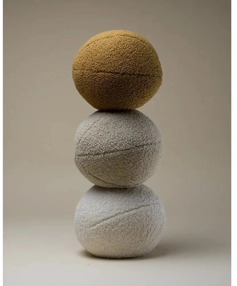 Svetlohnedý detský pohovkový vankúš z textílie buklé Ball – Wigiwama