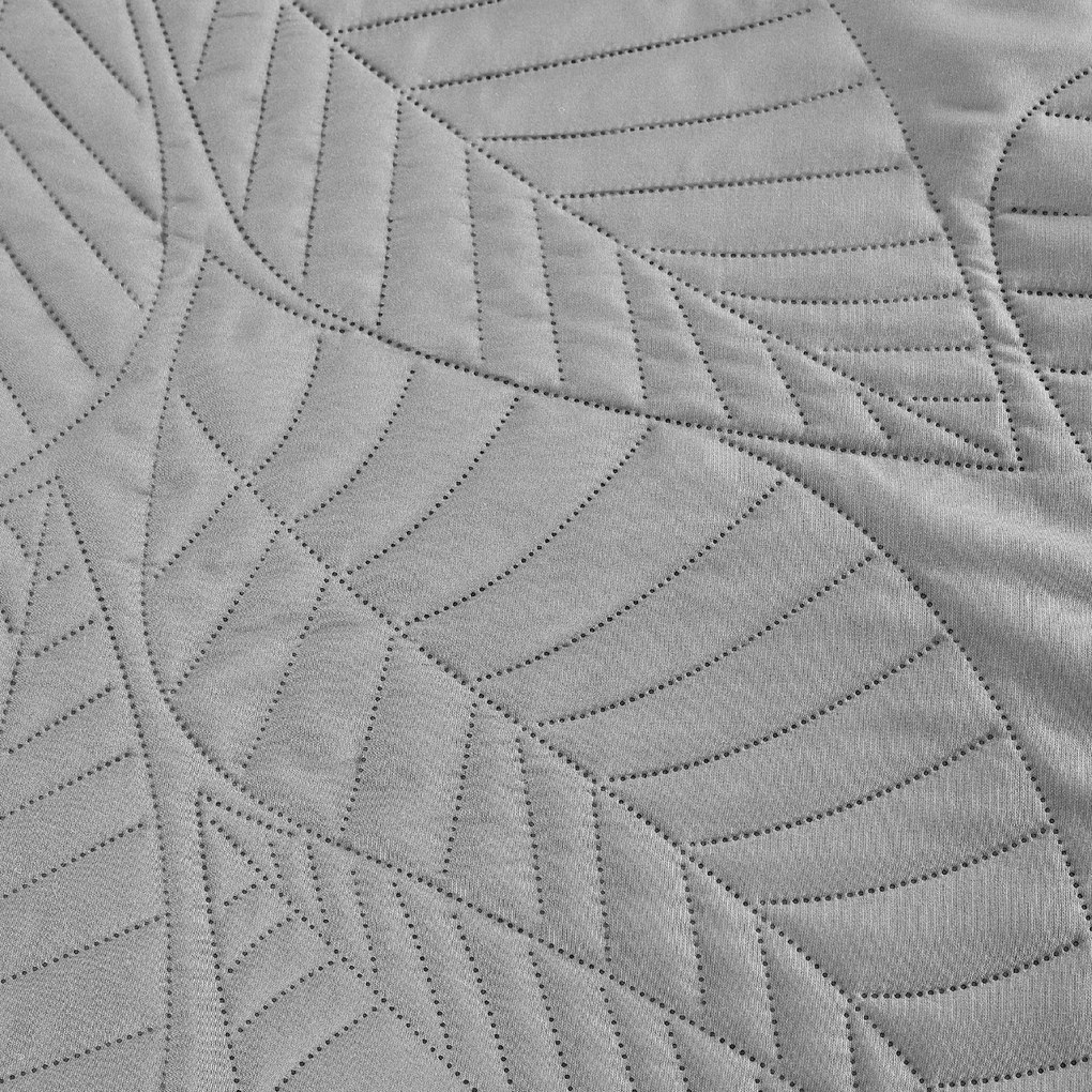 Svetlosivý prehoz na posteľ so vzorom LEAVES Rozmer: 170 x 210 cm