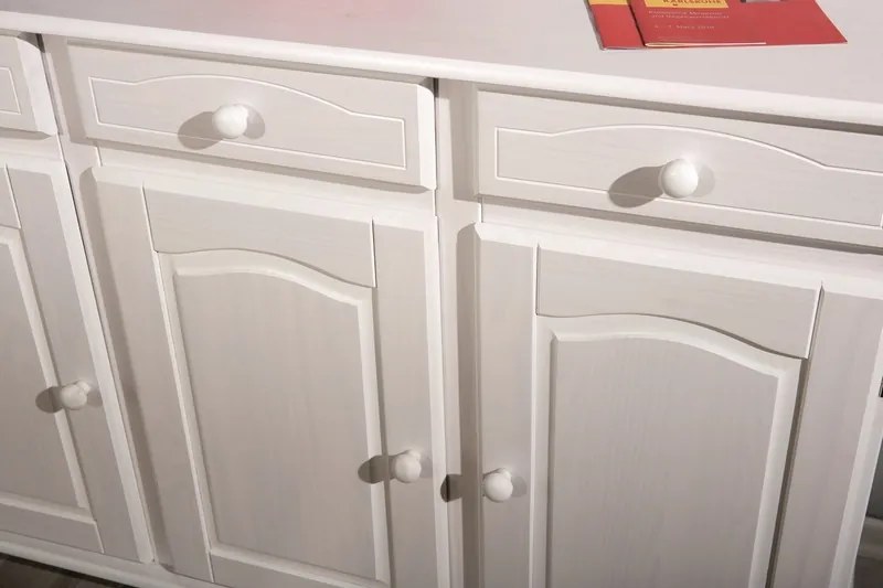 Komoda In-Livio, bielená borovica