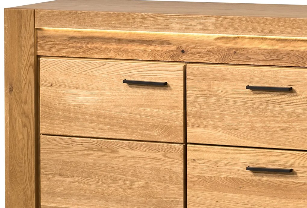 Komoda Velvet II 47 181 cm z masivu s LED osvětlením dub přírodní