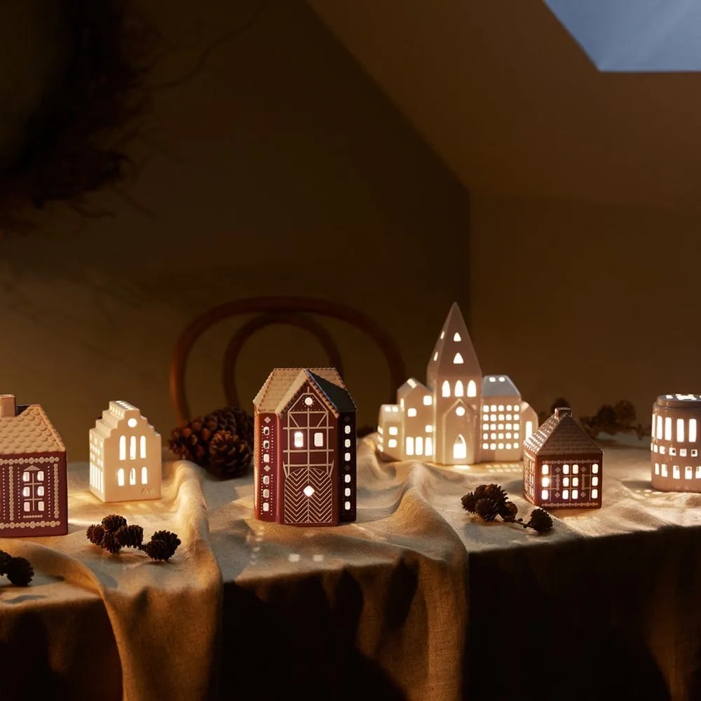Keramický svietnik na čajovú sviečku Gingerbread Lighthouse – Kähler Design