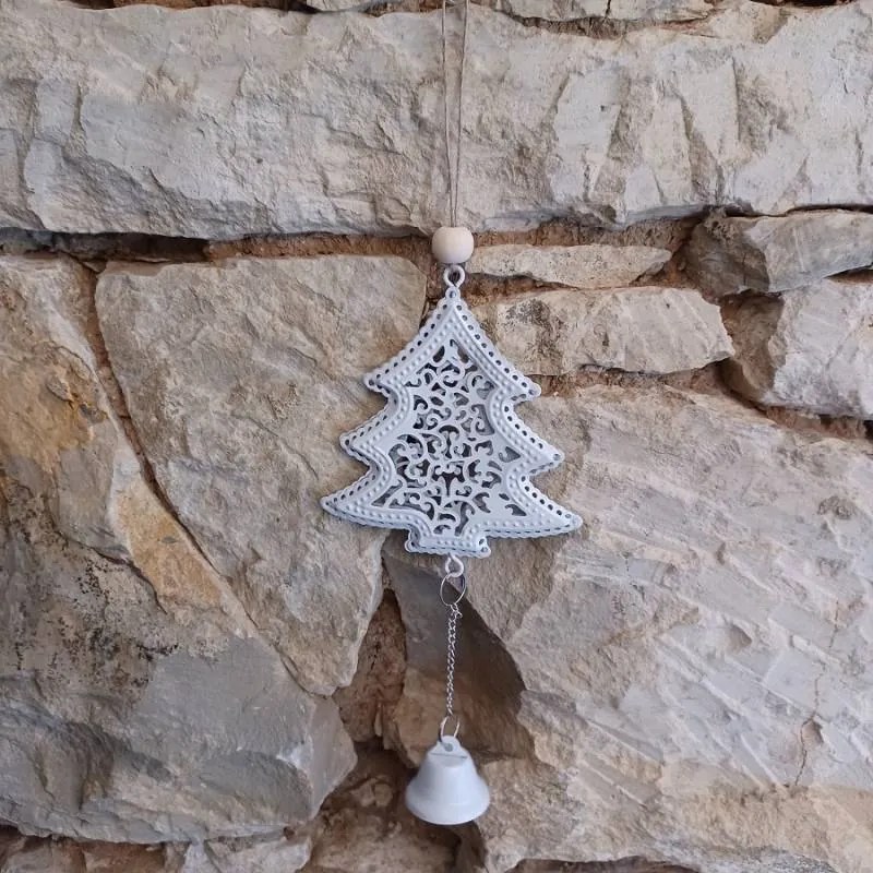 DECOLED Závesná kovová dekorácia, stromček, 10x8,5 cm so zvončekom 3 cm