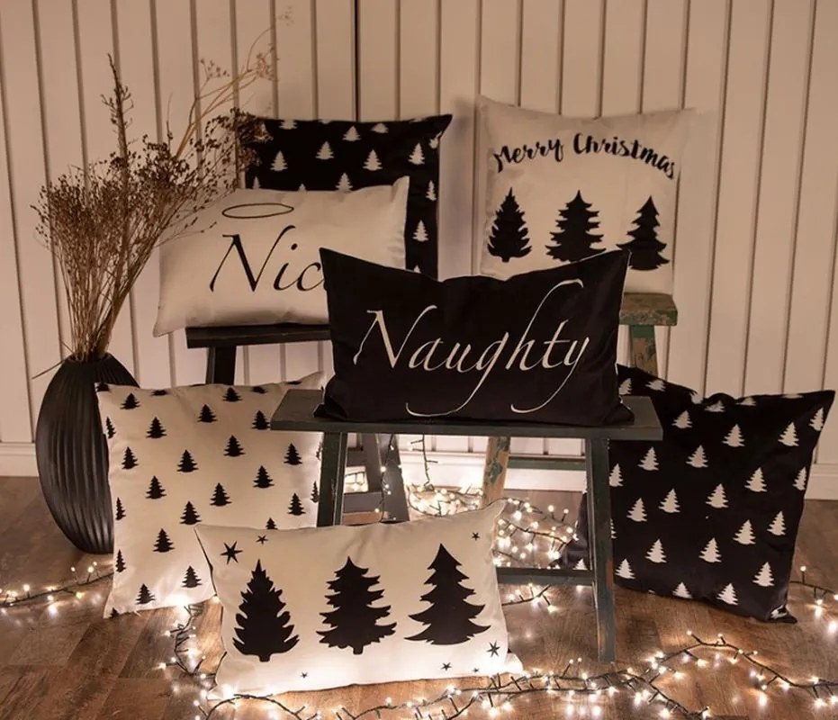 Bielo-čierna obliečka na vankúš s nápisom Believes in Santa Black&White X-Mas - 30*50 cm