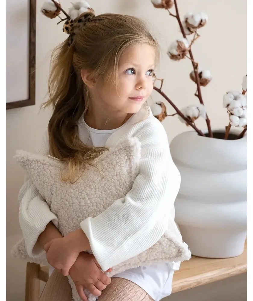 Krémový detský pohovkový vankúš z textílie buklé Star – Wigiwama