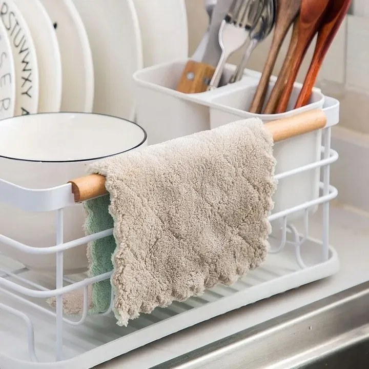 2. akosť - Odkvapkávač na riad biely s drevenými rúčkami