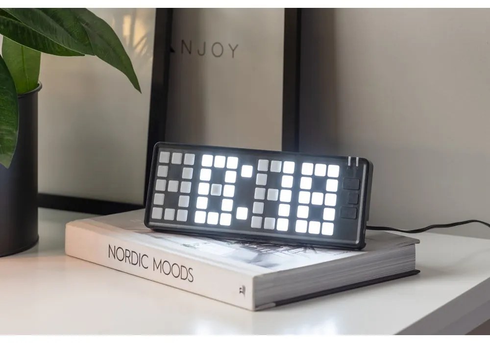 Digitálny budík Keyboard – Karlsson