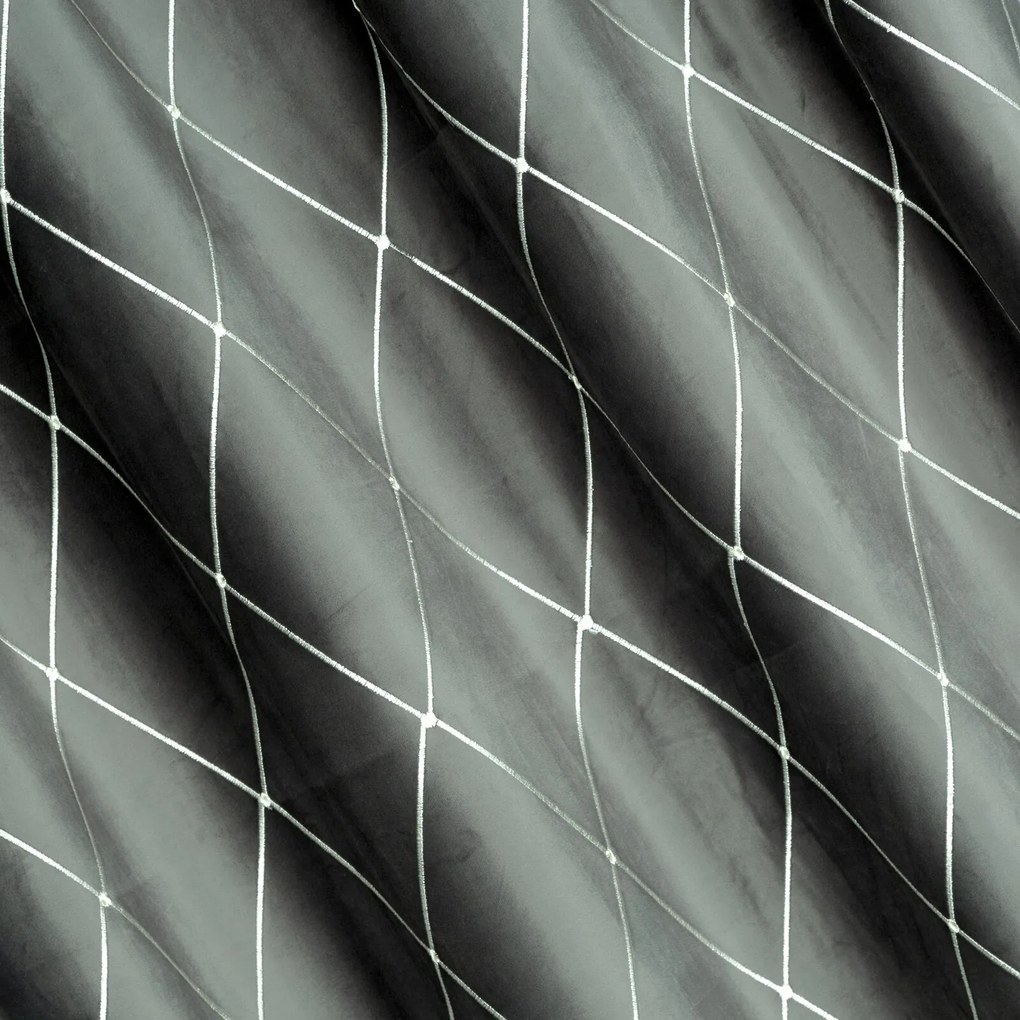 ZATEMŇOVACÍ ZÁVES NA KRÚŽKOCH PIERRE CARDIN MARGO 140X250 CM STRIEBORNÁ