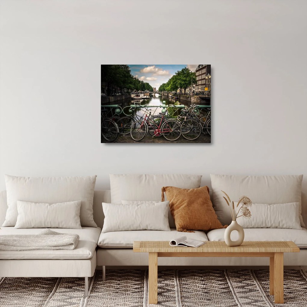 Sklenený obraz bicykla v meste (70x50 cm)