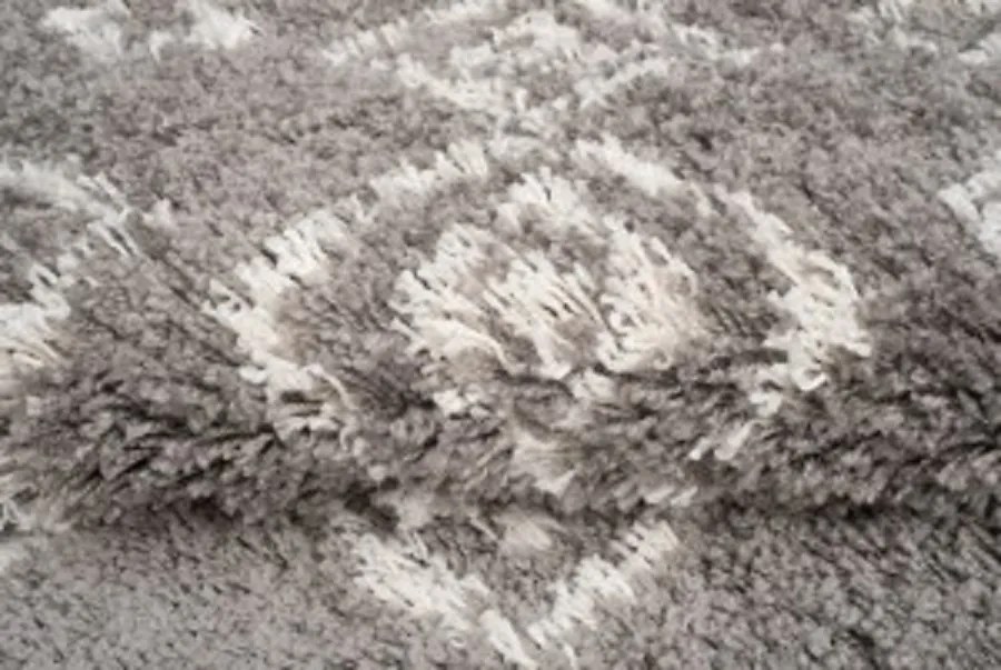 TA Koberec G940B TMAVO ŠEDÁ/KRÉMOVÁ BOHO STRAPCE