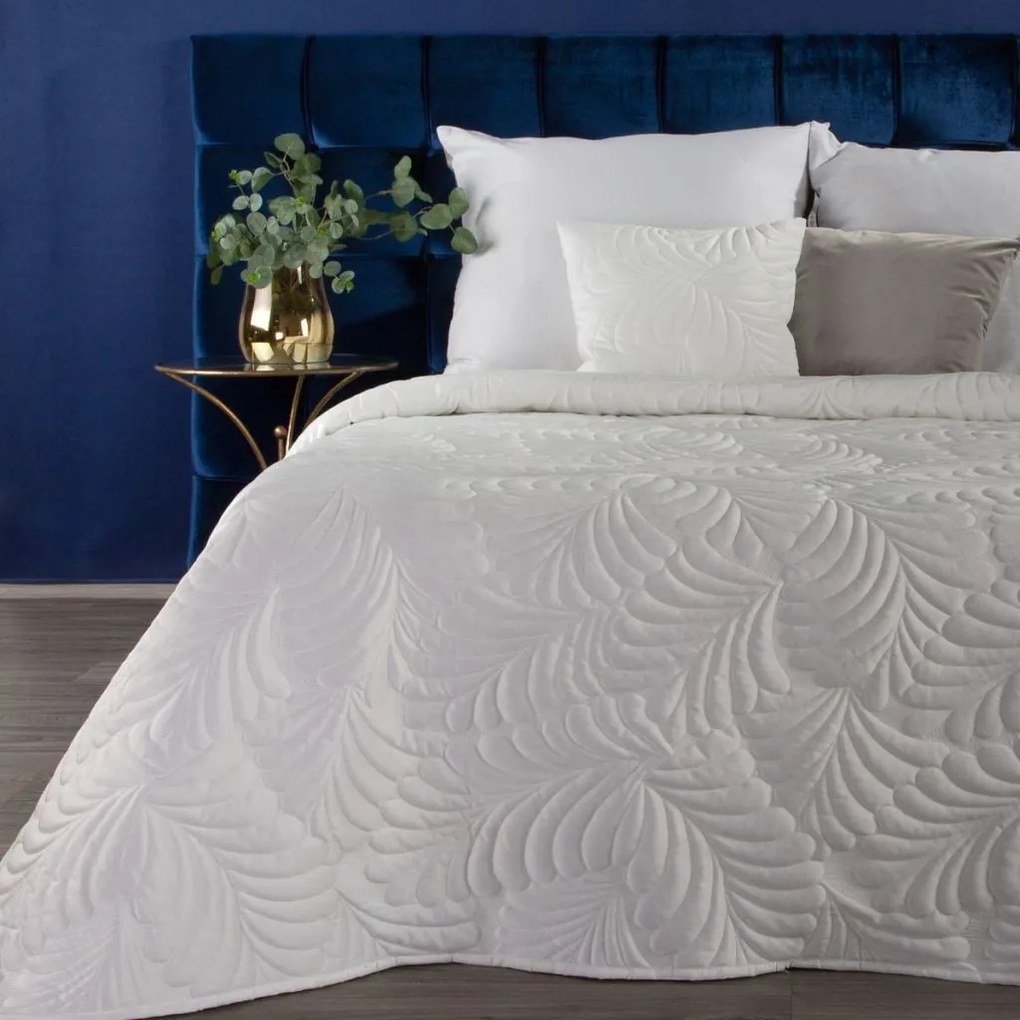 DomTextilu Fenomenálny biely zamatový prehoz na posteľ s motívom listov Šírka: 220 cm | Dĺžka: 240 cm 39951-184022