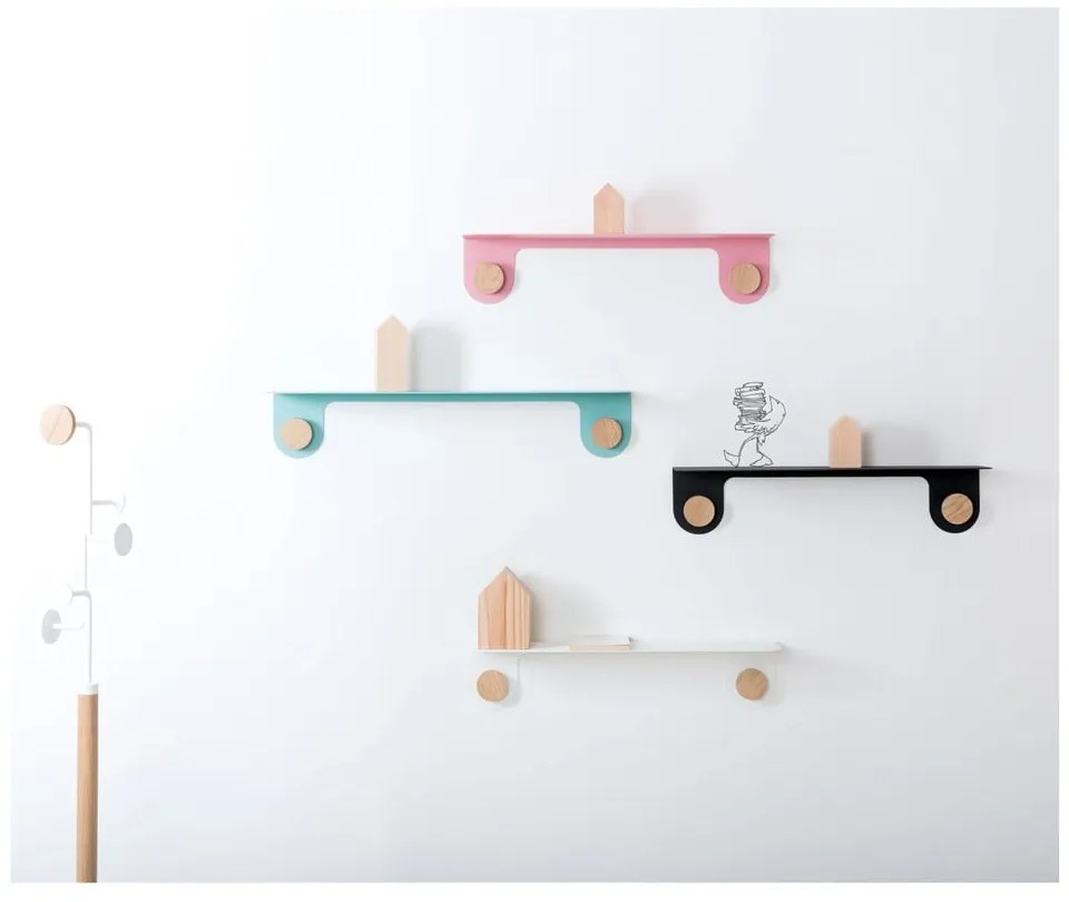 Nástenná biela polica z ocele s detailom z dubového dreva s 2 háčikmi Gazzda Hook, dĺžka 50 cm