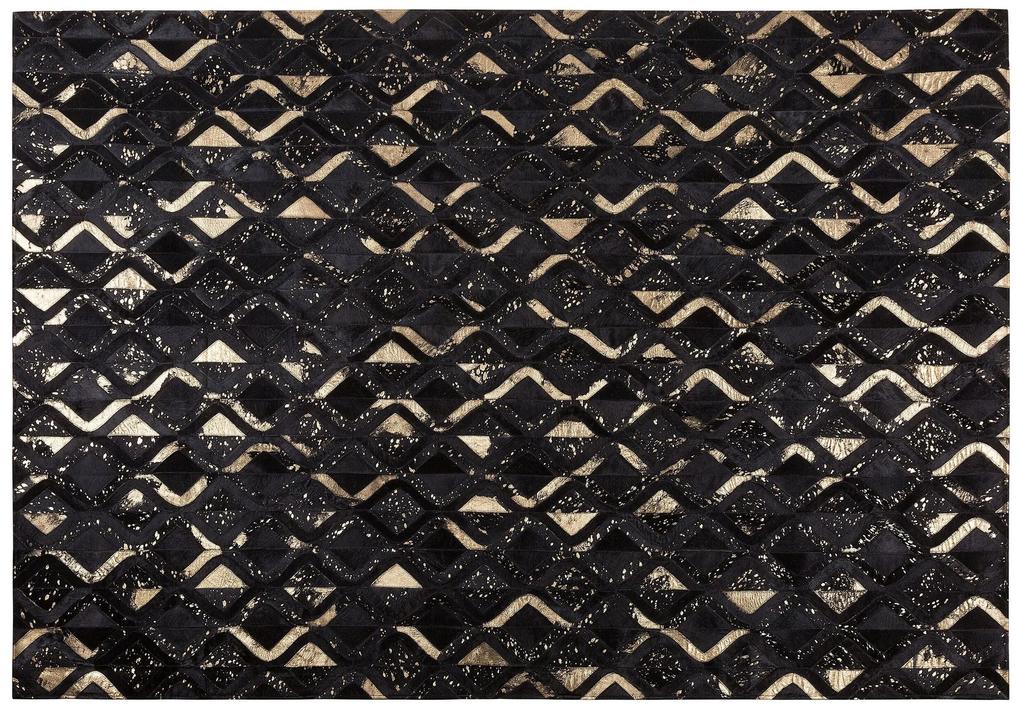 Kožený koberec 140 x 200 cm čierna/zlatá DEVELI Beliani