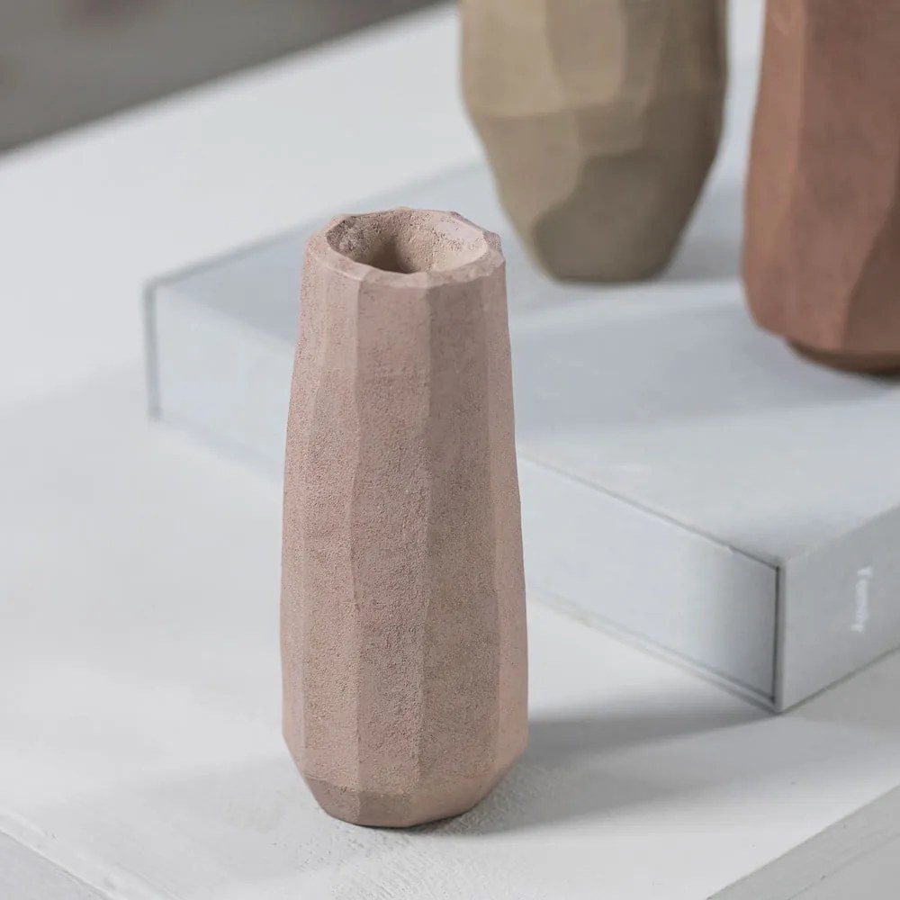 Ružová váza z polyresínu (výška 15,5 cm) Nuki – Mette Ditmer Denmark