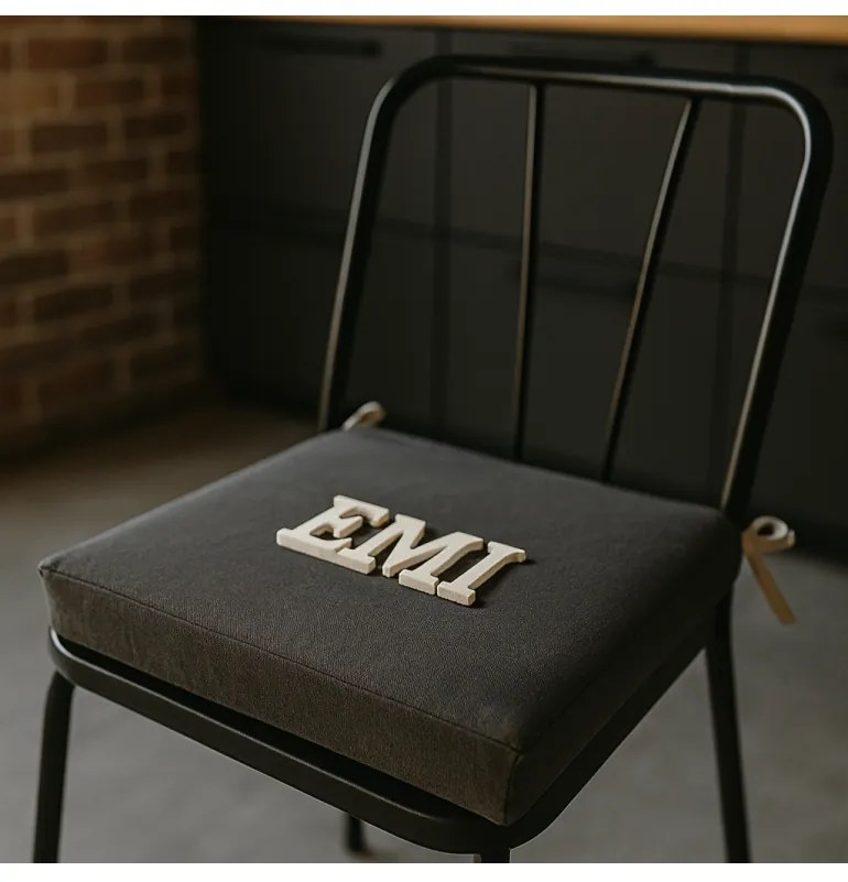 Sedák na stoličku tmavo sivý 40x40 cm EMI