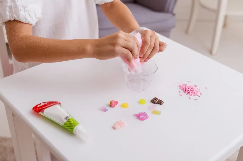 Dezert s krémom | Kreatívna sada Dumel Discovery – výroba squishy dezertu